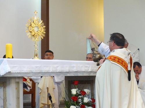 arzobispo bendice primera capilla de adoracion eucaristica en la serena